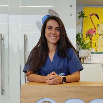 Dra. Débora Guimarães Dra. Débora Guimarães
